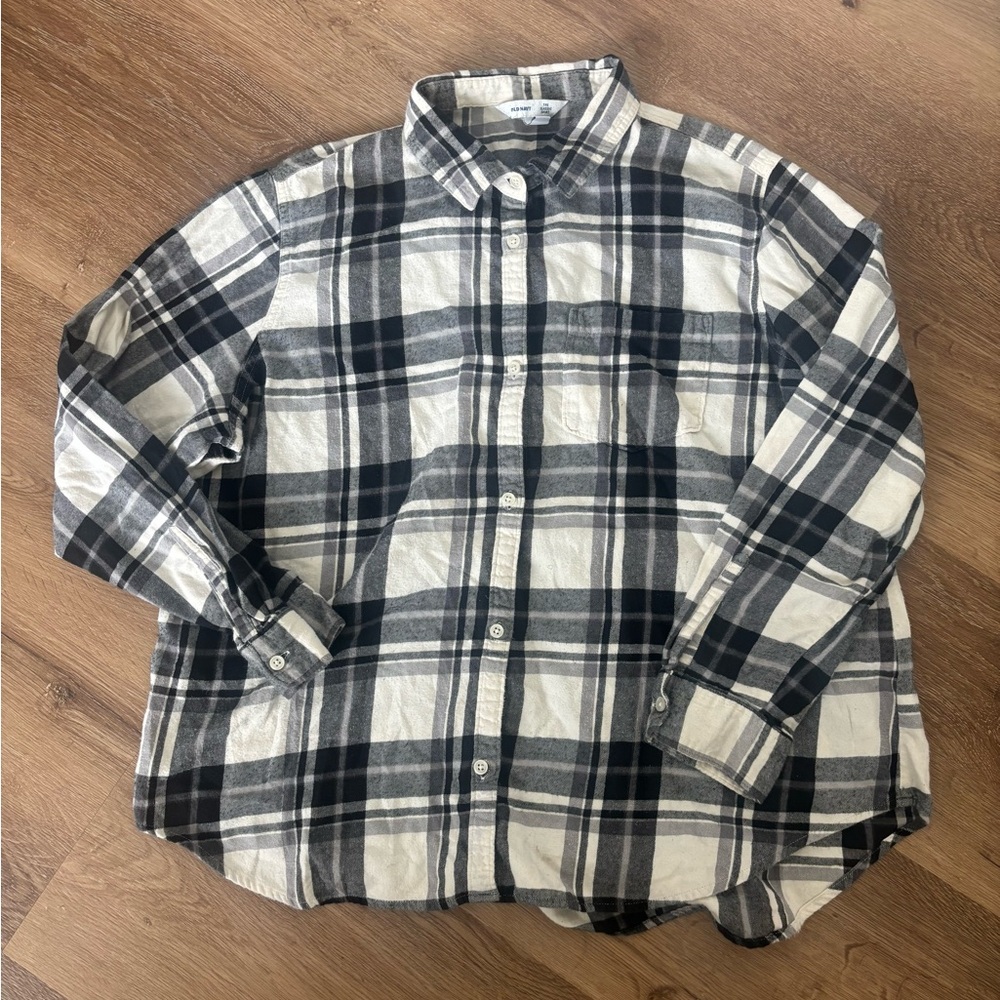 Women’s Black & White Plaid Button-Up Shirt